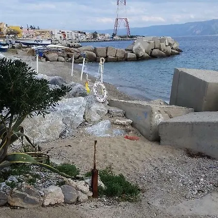 La Casa Di Nonna Flavia * Torre Faro
